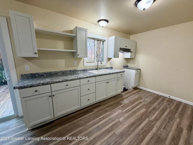 3600 Ronald Street, Lansing, MI 48911