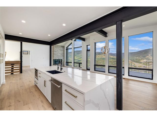 512 Lake View Dr, Silverthorne, CO 80498