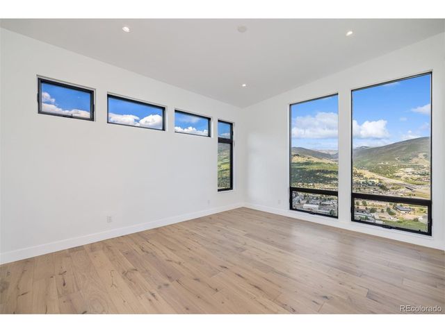 512 Lake View Dr, Silverthorne, CO 80498