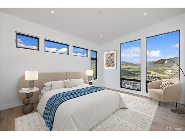 512 Lake View Dr, Silverthorne, CO 80498