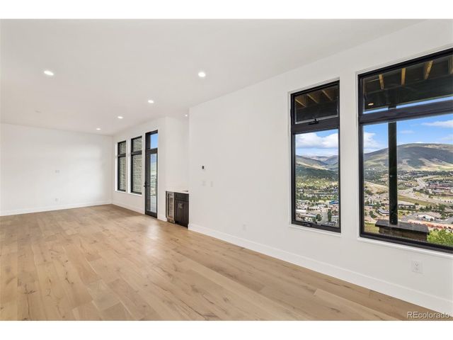 512 Lake View Dr, Silverthorne, CO 80498