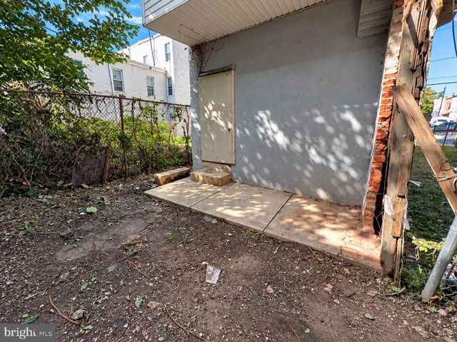2602 W MONTGOMERY AVE, Philadelphia, PA 19121