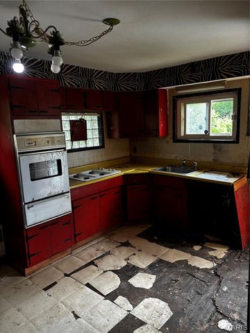 8409 Braddock Drive, University City, MO 63132