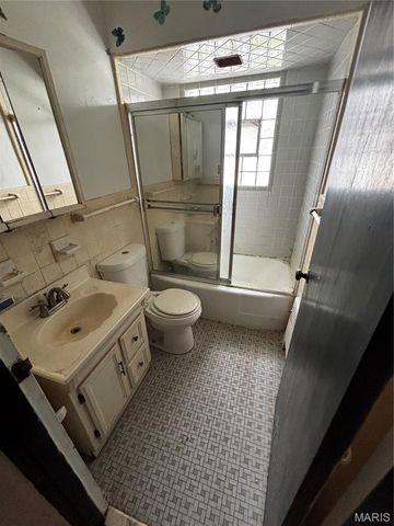 8409 Braddock Drive, University City, MO 63132