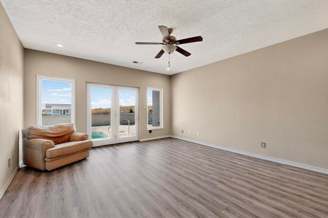 6812 Nagoya Road NE, Rio Rancho, NM 87144