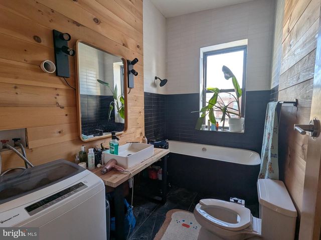 2605 FRANKFORD AVE, Philadelphia, PA 19125