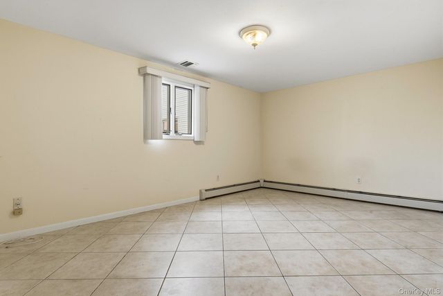 11 7th Street, Bayville, NY 11709