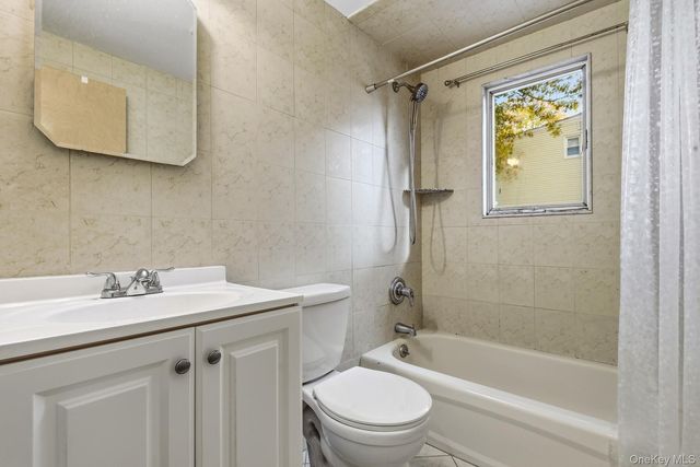 11 7th Street, Bayville, NY 11709