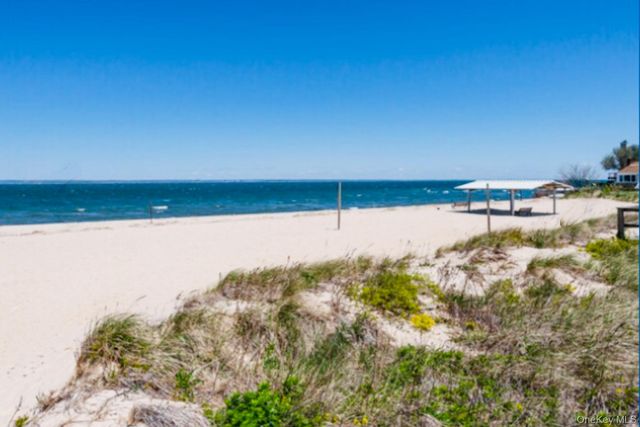 11 7th Street, Bayville, NY 11709