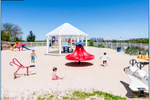 11 7th Street, Bayville, NY 11709