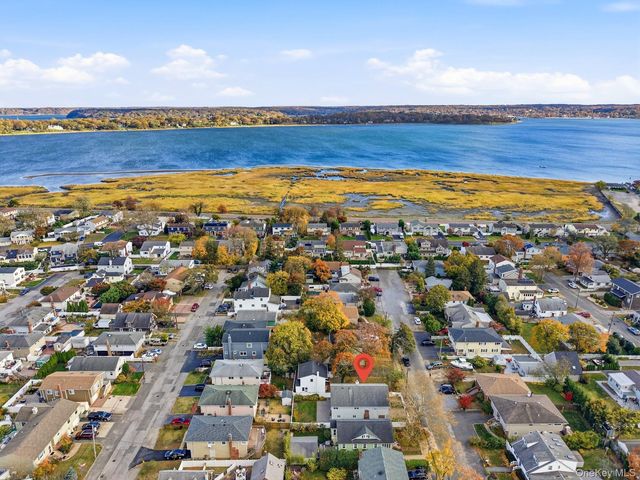 11 7th Street, Bayville, NY 11709