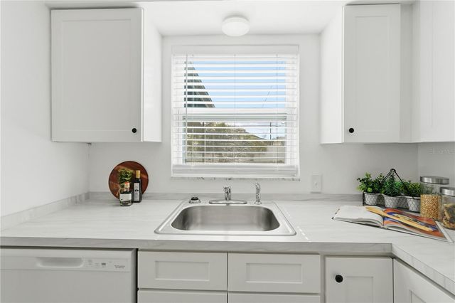 546 90TH AVENUE N, St Petersburg, FL 33702