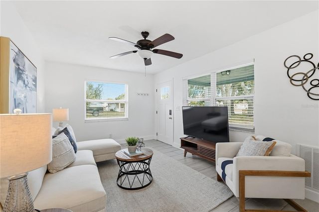 546 90TH AVENUE N, St Petersburg, FL 33702