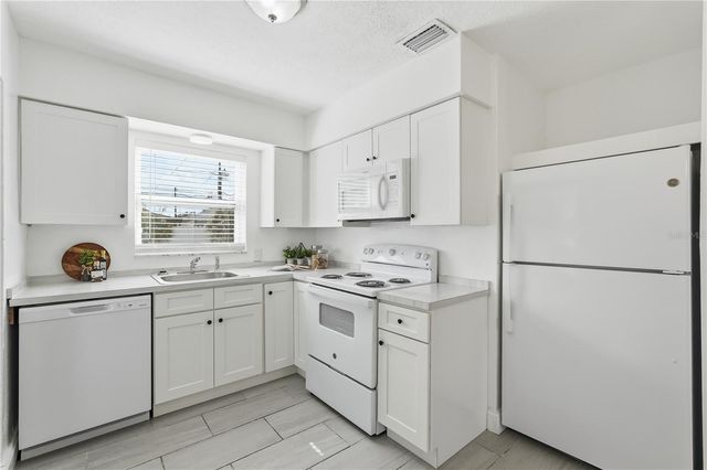 546 90TH AVENUE N, St Petersburg, FL 33702