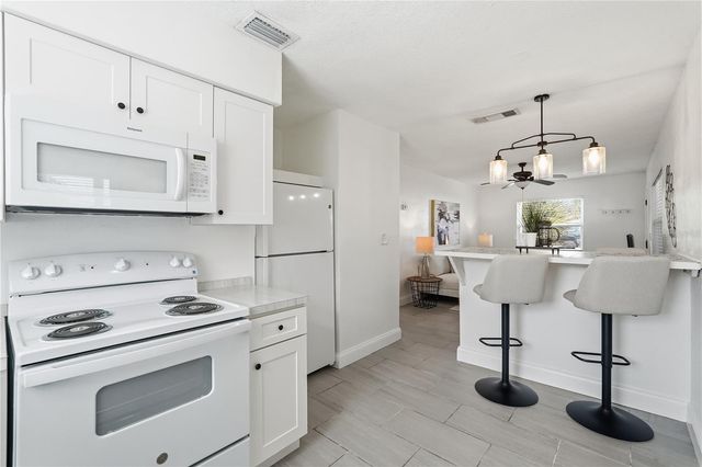 546 90TH AVENUE N, St Petersburg, FL 33702