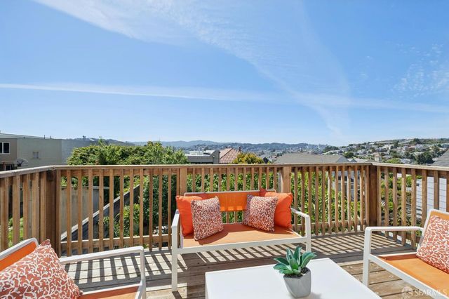 1479 Newcomb Avenue, San Francisco, CA 94124