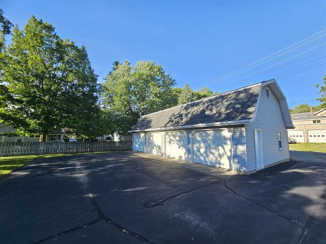 117 S West, Hillsdale, MI 49242