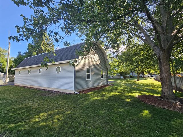 117 S West, Hillsdale, MI 49242