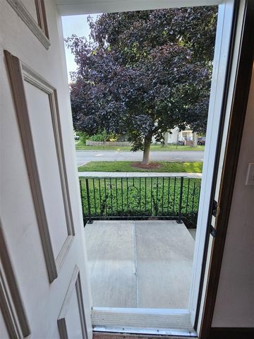 117 S West, Hillsdale, MI 49242