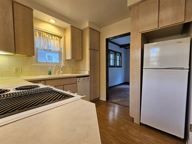 117 S West, Hillsdale, MI 49242