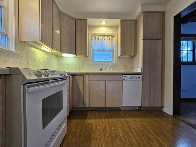 117 S West, Hillsdale, MI 49242