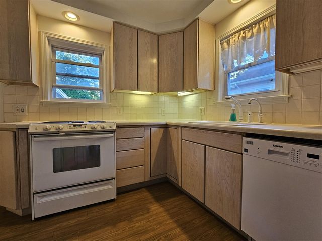 117 S West, Hillsdale, MI 49242
