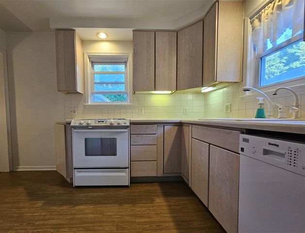117 S West, Hillsdale, MI 49242