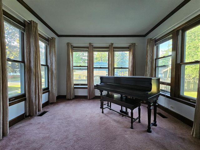 117 S West, Hillsdale, MI 49242
