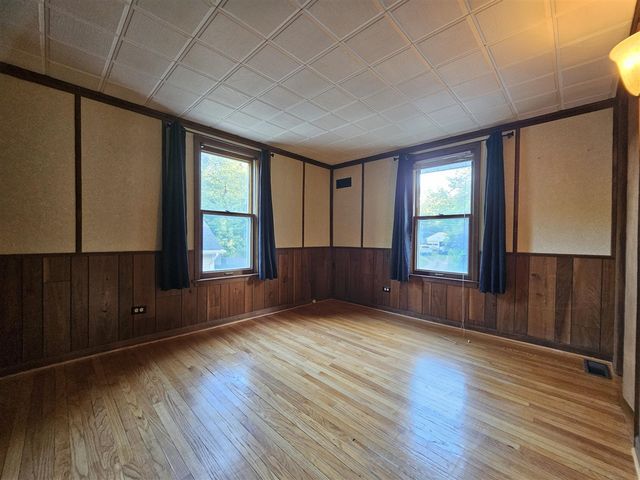 117 S West, Hillsdale, MI 49242