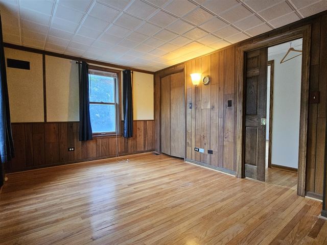 117 S West, Hillsdale, MI 49242