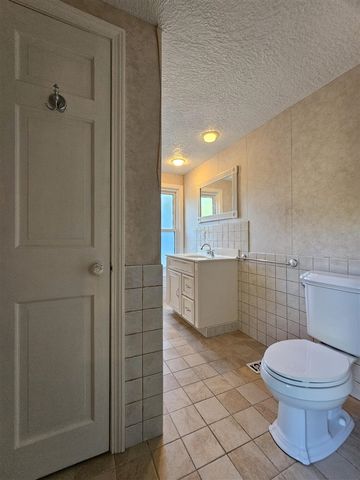 117 S West, Hillsdale, MI 49242