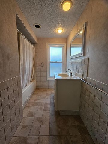 117 S West, Hillsdale, MI 49242
