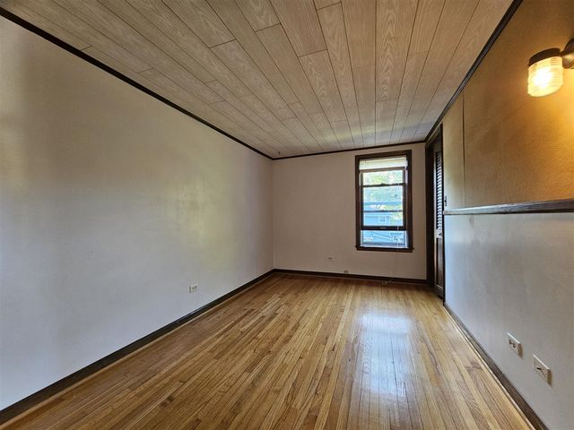 117 S West, Hillsdale, MI 49242