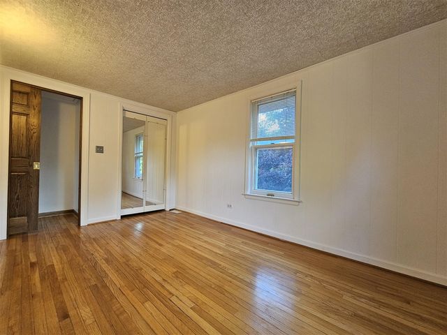 117 S West, Hillsdale, MI 49242