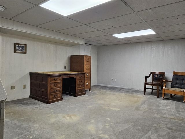 117 S West, Hillsdale, MI 49242