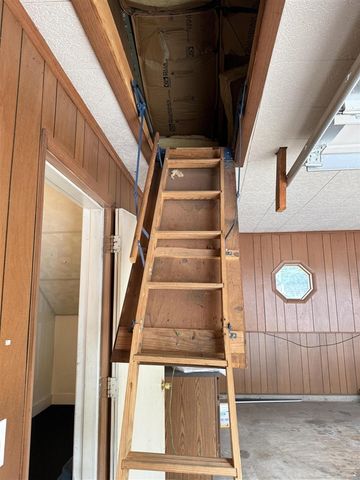 117 S West, Hillsdale, MI 49242