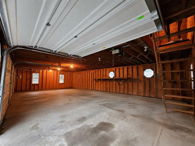 117 S West, Hillsdale, MI 49242