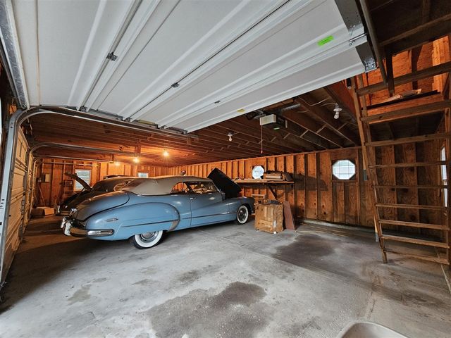 117 S West, Hillsdale, MI 49242