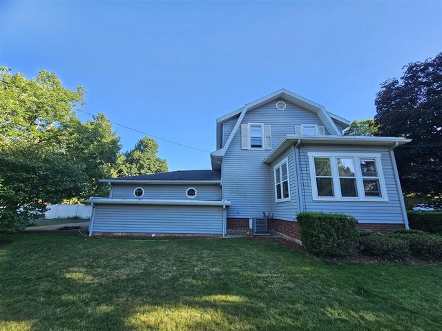 117 S West, Hillsdale, MI 49242