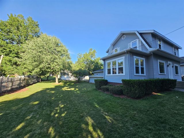 117 S West, Hillsdale, MI 49242