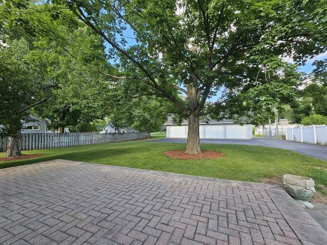 117 S West, Hillsdale, MI 49242