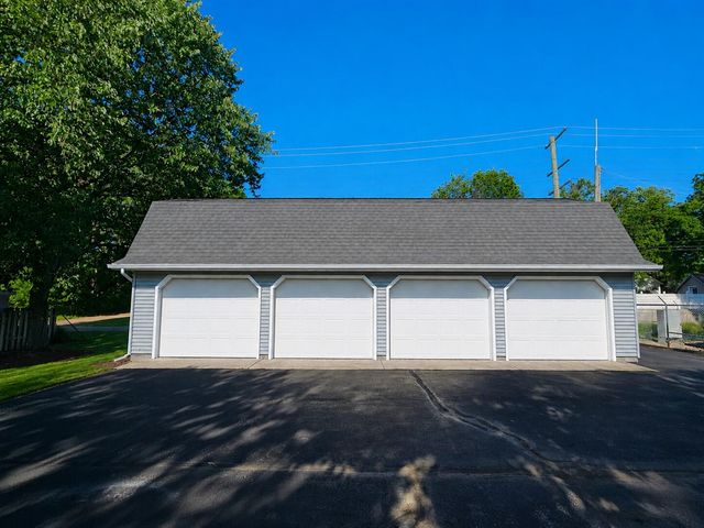 117 S West, Hillsdale, MI 49242