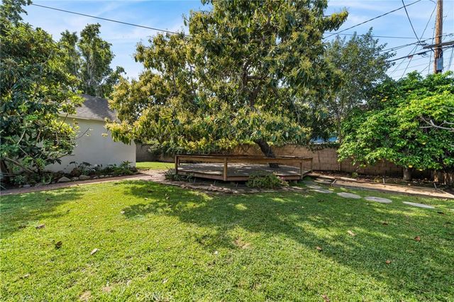 2314 Oakmont Avenue, Santa Ana, CA 92706