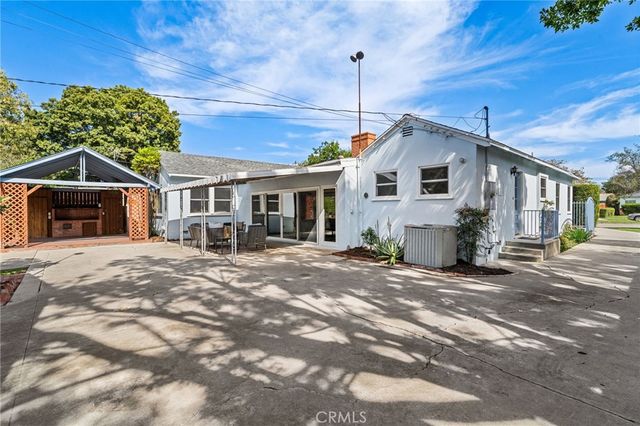 2314 Oakmont Avenue, Santa Ana, CA 92706