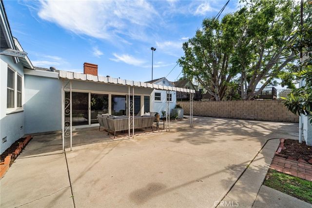 2314 Oakmont Avenue, Santa Ana, CA 92706