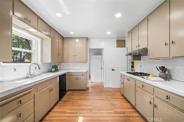 2314 Oakmont Avenue, Santa Ana, CA 92706