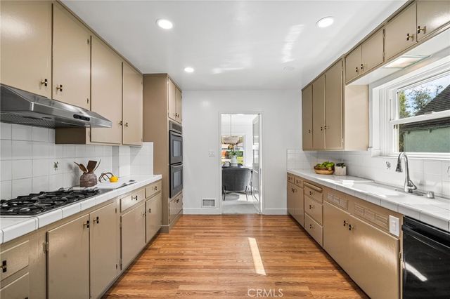 2314 Oakmont Avenue, Santa Ana, CA 92706