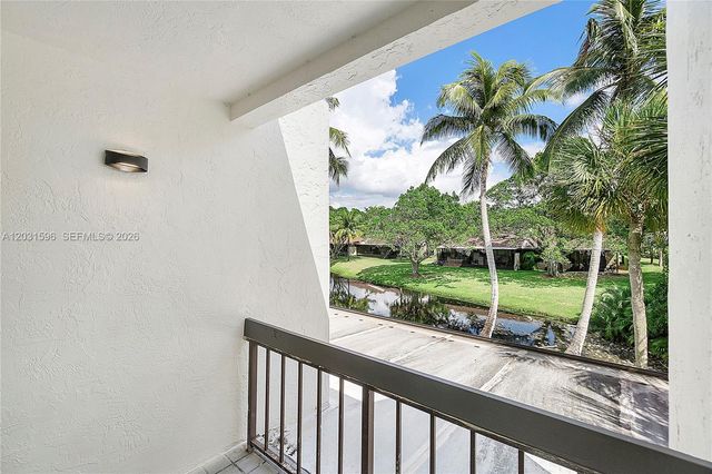 398 Fern Dr 10-6, Weston, FL 33326
