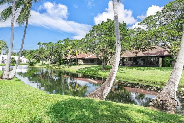 398 Fern Dr 10-6, Weston, FL 33326