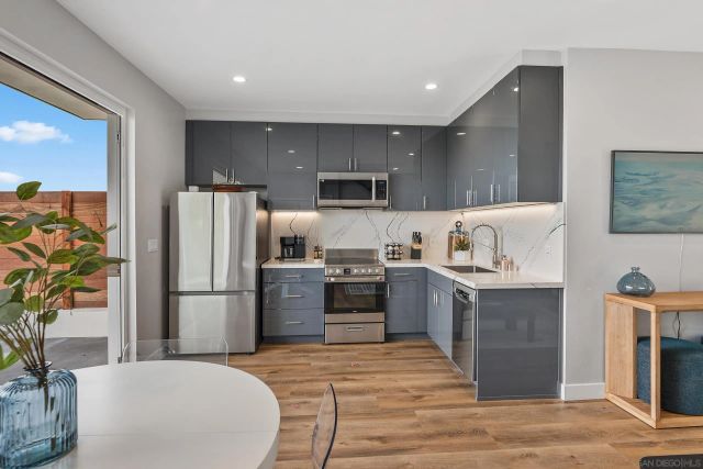5830 Desert View Dr, La Jolla, CA 92037